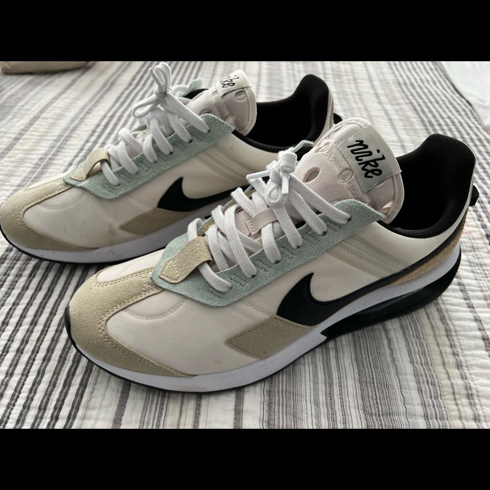 Nike Air Max Pre Day light bone size 11 worn once